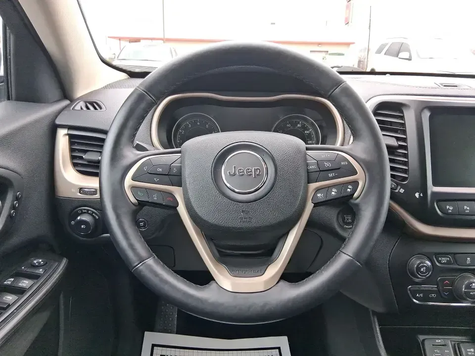 2014 Jeep Cherokee Limited (1C4PJLDS1EW) with an 3.2L V6 DOHC 24V engine, 9-Speed Automatic transmission, located at 880 E. National Road, Vandalia, OH, 45377, (937) 908-9800, 39.891918, -84.183594 - 2014 Jeep Cherokee Limited - Photo#16