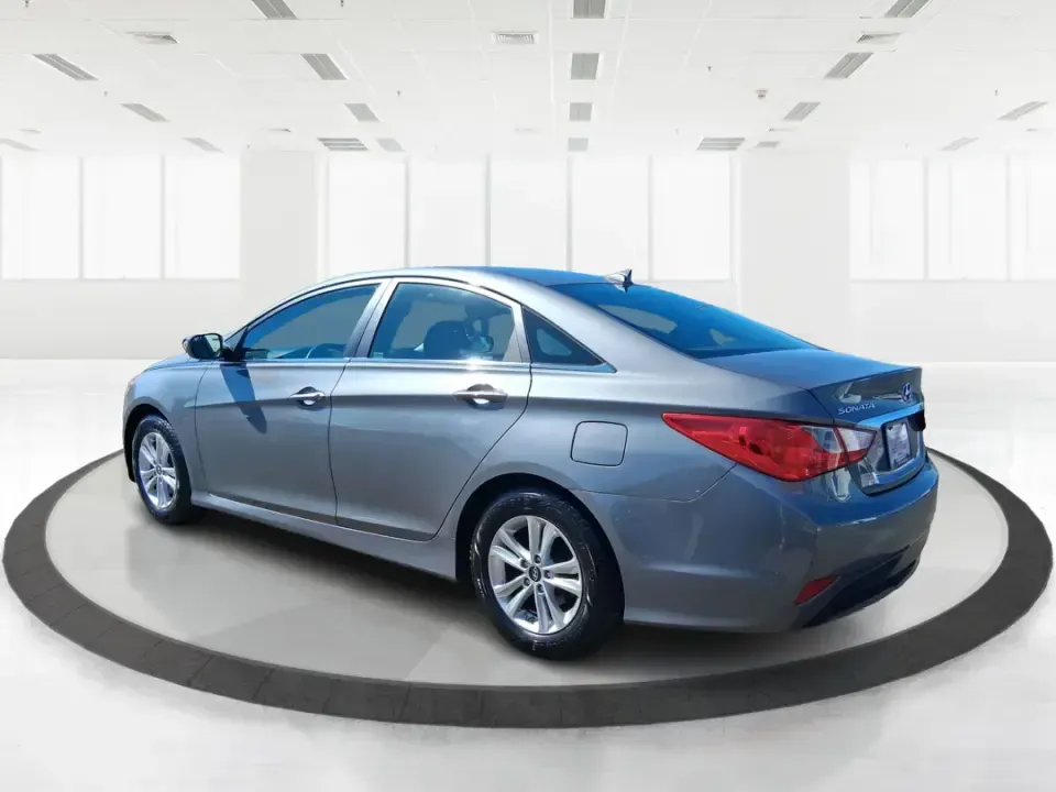 2014 Hyundai Sonata GLS (5NPEB4AC3EH) with an 2.4L I-4 gasoline direct injection engine, 6-Speed Automatic transmission, located at 1951 S Dayton Lakeview Rd., New Carlisle, OH, 45344, (937) 908-9800, 39.890999, -84.050255 - Need a dependable sedan for the daily drive to Wright-Patterson AFB, a comfortable commuter for I675 and Route 35, or an easygoing road-trip partner for weekends at Carillon Historical Park or the National Museum of the U.S. Air Force? This 2014 Hyundai Sonata GLS is built for real life in the Miami - Photo#4