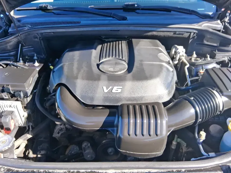 2015 Jeep Grand Cherokee Limited (1C4RJFBG5FC) with an 3.6L V6 DOHC 24V engine, 8-Speed Automatic transmission, located at 401 Woodman Dr, Riverside, OH, 45431, (937) 908-9800, 39.760899, -84.123421 - Picture your next weekend: you're loading up the family for a day at Carriage Hill MetroPark, cruising I675 with the heated steering wheel on, and still having the confidence to take the long way home when the weather turns. This 2015 Jeep Grand Cherokee Limited is built for real life in Riverside, - Photo#11