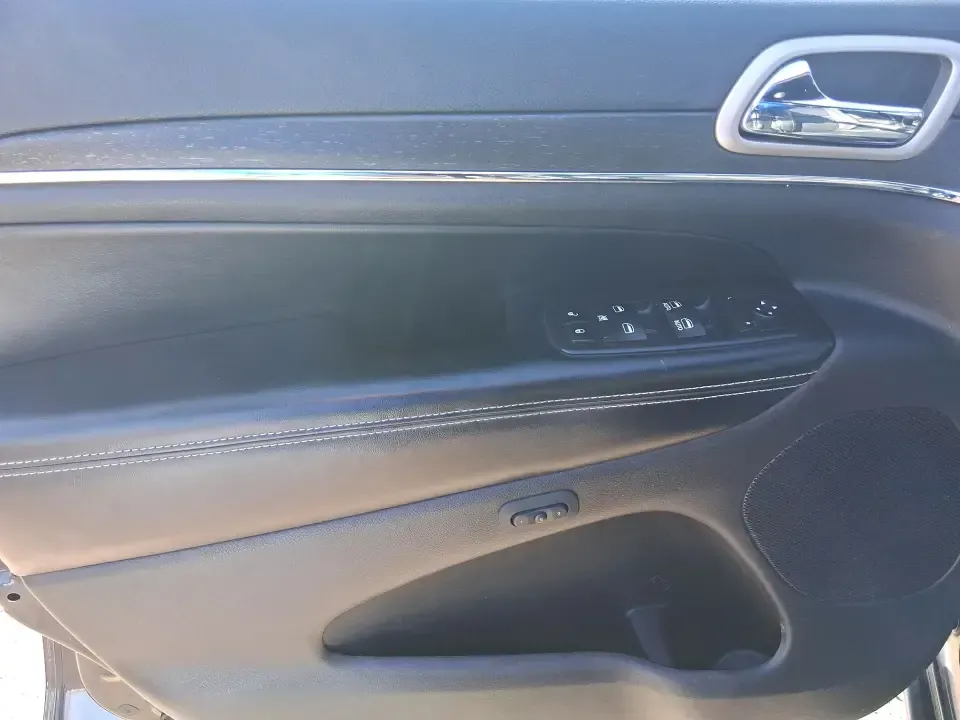 2015 Jeep Grand Cherokee Limited (1C4RJFBG5FC) with an 3.6L V6 DOHC 24V engine, 8-Speed Automatic transmission, located at 401 Woodman Dr, Riverside, OH, 45431, (937) 908-9800, 39.760899, -84.123421 - Picture your next weekend: you're loading up the family for a day at Carriage Hill MetroPark, cruising I675 with the heated steering wheel on, and still having the confidence to take the long way home when the weather turns. This 2015 Jeep Grand Cherokee Limited is built for real life in Riverside, - Photo#19