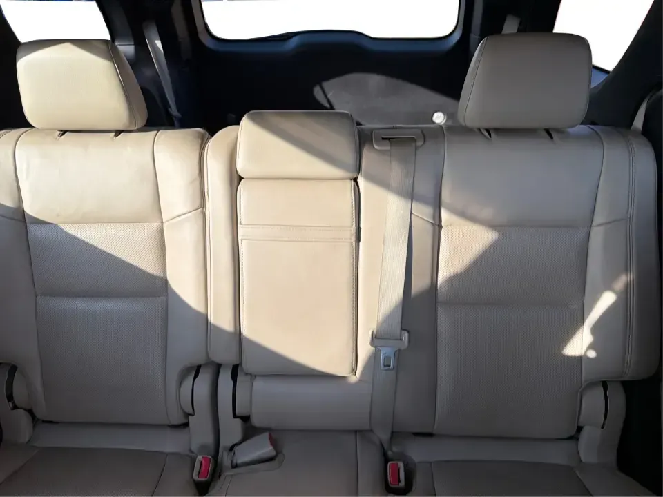 2013 Dodge Durango Citadel (1C4SDJET6DC) with an 5.7L V8 OHV 16V engine, 5-Speed Automatic transmission, located at 1951 S Dayton Lakeview Rd., New Carlisle, OH, 45344, (937) 908-9800, 39.890999, -84.050255 - Need one SUV that can handle school drop-offs, I-75 commutes, and a loaded-up weekend trip to Indian Lake or a tailgate in Dayton-without giving up comfort or capability? This 2013 Dodge Durango Citadel in True Blue Pearlcoat is built for real-life Ohio driving, with confident 4WD/AWD traction, V8 p - Photo#14