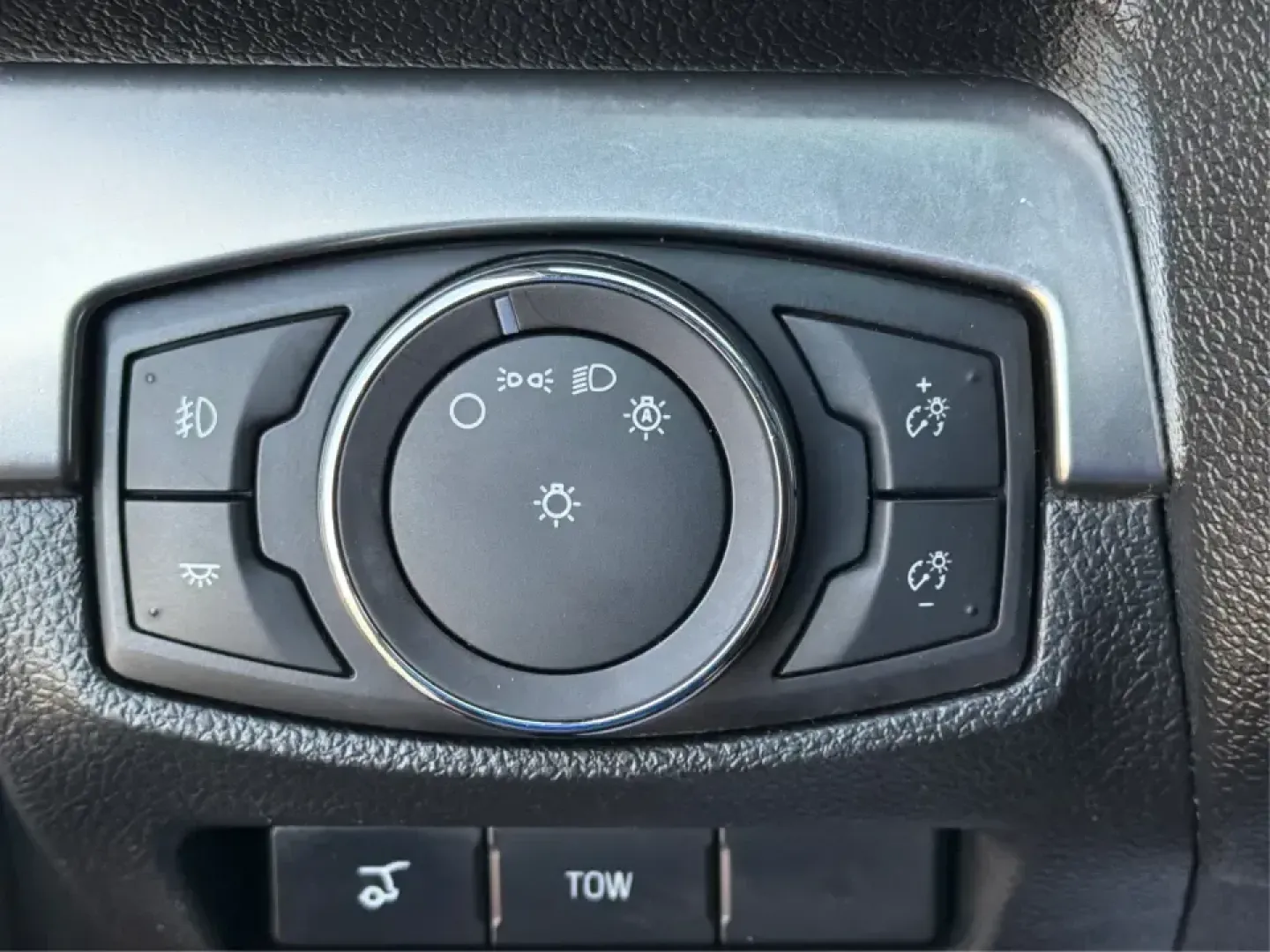 2018 Ford Explorer XLT (1FM5K8D87JG) with an EcoBoost 2.3L I-4 gasoline direct injection engine, 6A transmission, located at 1230 East Main St, Xenia, OH, 45385, (937) 908-9800, 39.688026, -83.910172 - Whether you're hauling the family to practice, commuting up I-75, or packing up for a weekend at Indian Lake, this 2018 Ford Explorer XLT is built for real-life Ohio schedules. With confident 4WD/AWD traction, three-row flexibility, and turbocharged EcoBoost power, it's a smart SUV for drivers who w - Photo#17