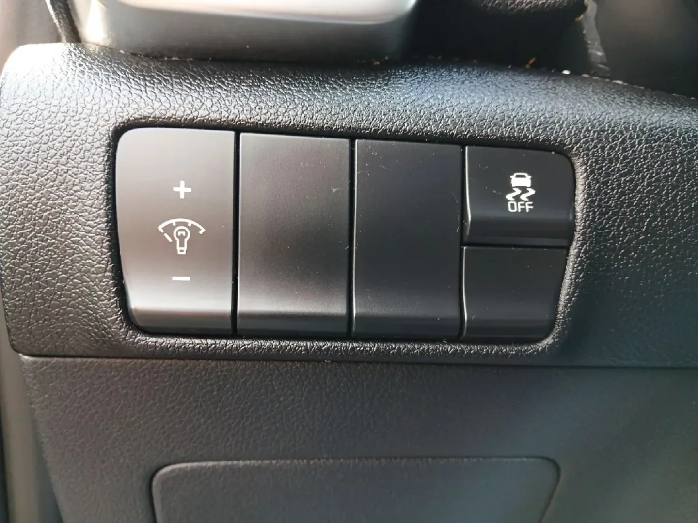 2017 Kia Sportage LX AWD (KNDPMCAC3H7) with an 2.4L V6 DOHC 24V engine, 6-Speed Automatic transmission, located at 1230 East Main St, Xenia, OH, 45385, (937) 908-9800, 39.688026, -83.910172 - Are you ready to elevate your driving experience? Whether you're navigating through busy city streets, embarking on weekend adventures, or simply commuting to work, the 2017 Kia Sportage LX AWD is the perfect companion for your lifestyle. This versatile crossover offers a blend of comfort, performan - Photo#17