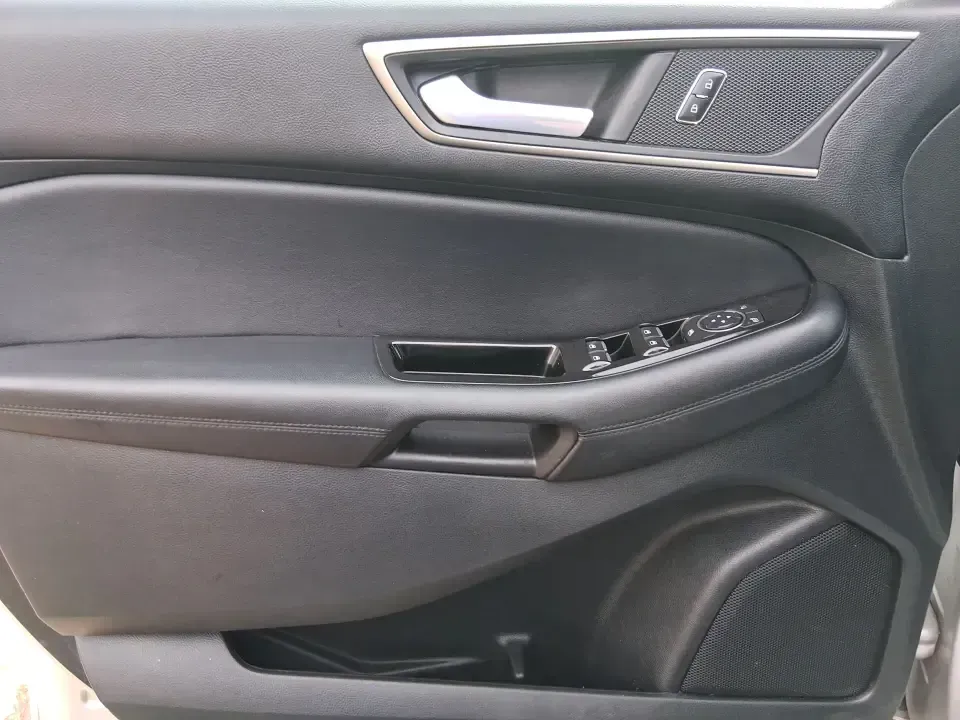 2016 Ford Edge SEL (2FMPK4J88GB) with an 3.5L V6 DOHC 24V engine, 6A transmission, located at 1230 East Main St, Xenia, OH, 45385, (937) 908-9800, 39.688026, -83.910172 - Need one SUV that can handle school drop-offs, long commutes to Dayton, and spontaneous weekend getaways without feeling like a chore? This **2016 Ford Edge SEL** is built for real-life driving in and around **Xenia, Ohio**-with the comfort your family wants, the confidence you need in changing weat - Photo#19