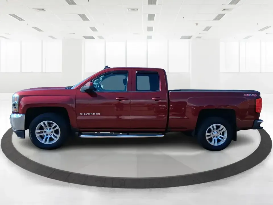 2016 Chevrolet Silverado 1500 1LT (1GCVKRECXGZ) with an EcoTec3 4.3L V-6 gasoline direct injection engine, 6A transmission, located at 8750 N County Rd 25A, Piqua, OH, 45356, (937) 908-9800, 40.164391, -84.232513 - Picture your next weekend: the truck is loaded up for a run to Indian Lake, you've got room for friends in the Double Cab, and there's still plenty of bed space for camping gear, a mower, or that Marketplace find you've been chasing. This 2016 Chevrolet Silverado 1500 1LT 4WD in eye-catching Siren R - Photo#5