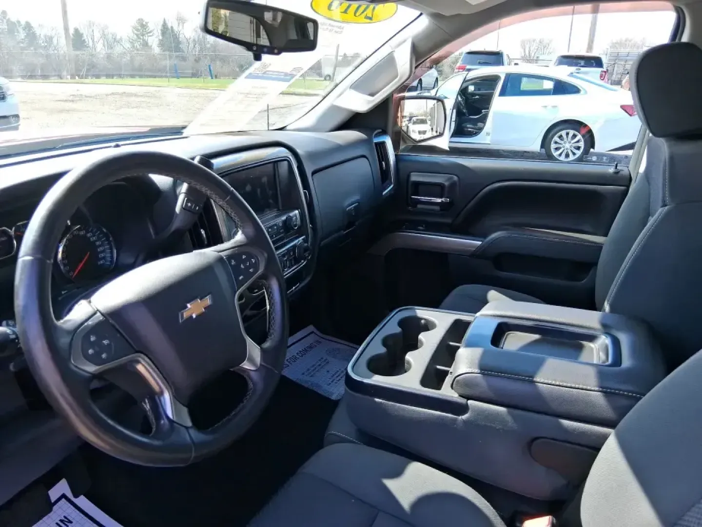 2016 Chevrolet Silverado 1500 1LT (1GCVKRECXGZ) with an EcoTec3 4.3L V-6 gasoline direct injection engine, 6A transmission, located at 8750 N County Rd 25A, Piqua, OH, 45356, (937) 908-9800, 40.164391, -84.232513 - Picture your next weekend: the truck is loaded up for a run to Indian Lake, you've got room for friends in the Double Cab, and there's still plenty of bed space for camping gear, a mower, or that Marketplace find you've been chasing. This 2016 Chevrolet Silverado 1500 1LT 4WD in eye-catching Siren R - Photo#9