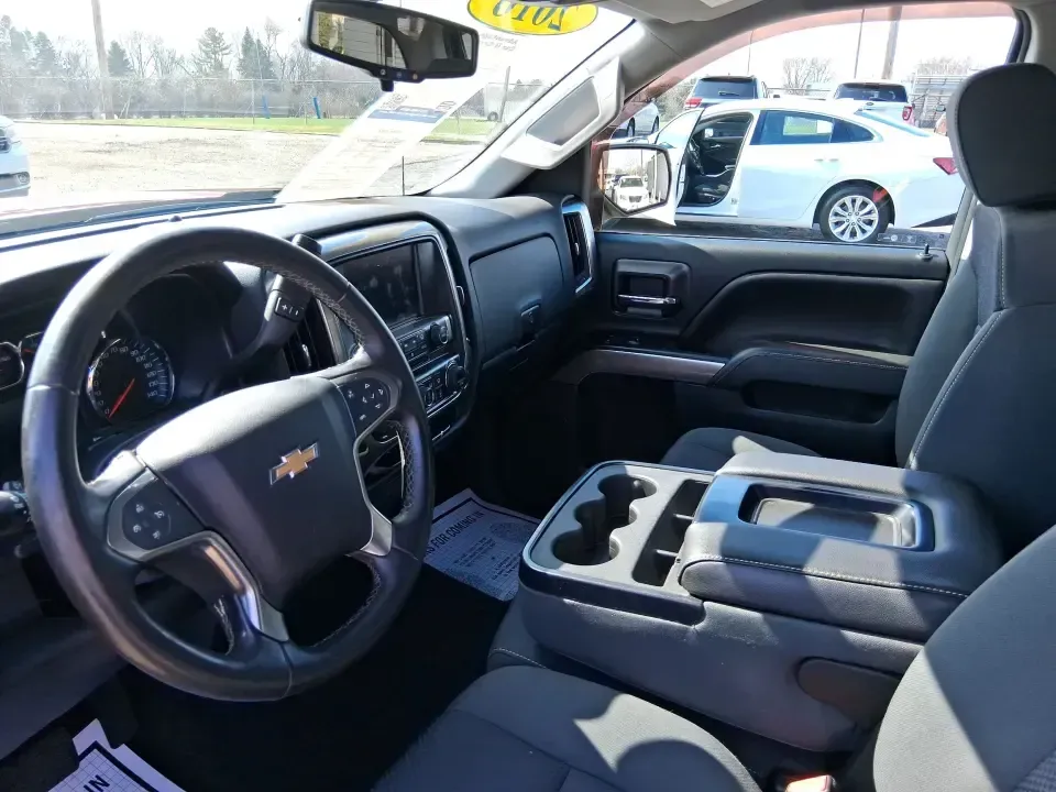 2016 Chevrolet Silverado 1500 1LT (1GCVKRECXGZ) with an EcoTec3 4.3L V-6 gasoline direct injection engine, 6A transmission, located at 8750 N County Rd 25A, Piqua, OH, 45356, (937) 908-9800, 40.164391, -84.232513 - Picture your next weekend: the truck is loaded up for a run to Indian Lake, you've got room for friends in the Double Cab, and there's still plenty of bed space for camping gear, a mower, or that Marketplace find you've been chasing. This 2016 Chevrolet Silverado 1500 1LT 4WD in eye-catching Siren R - Photo#9