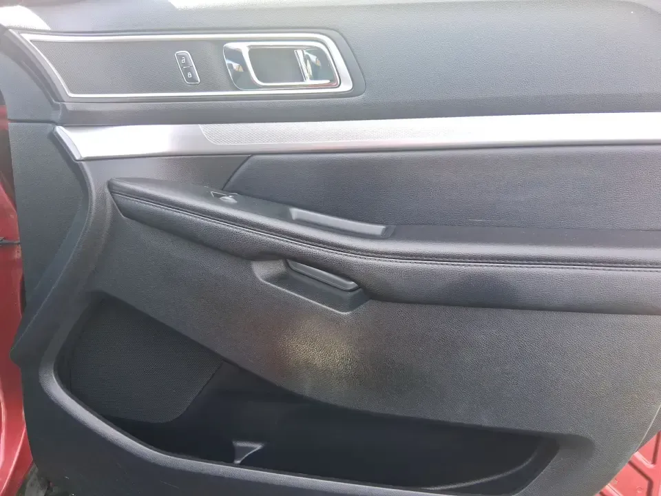 2017 Ford Explorer XLT (1FM5K8DH9HG) with an 2.3L L4 DOHC 16V engine, 6A transmission, located at 4508 South Dixie Dr, Moraine, OH, 45439, (937) 908-9800, 39.689976, -84.218452 - Weekend road trips to Caesar Creek, daily school drop-offs, or a comfortable commute down I75-this 2017 Ford Explorer XLT is built for real life in the Miami Valley. With three-row versatility, confident capability, and practical comfort, it's a smart choice for growing families, active couples, and - Photo#20