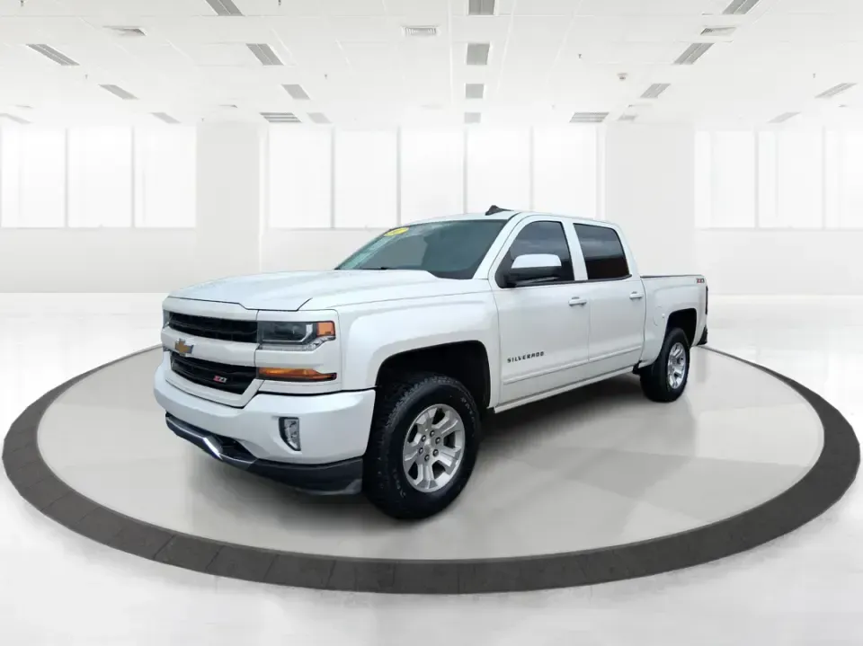2017 Chevrolet Silverado 1500 2LT (3GCUKREH9HG) with an 4.3L V6 OHV 12V engine, 6A transmission, located at 401 Woodman Dr, Riverside, OH, 45431, (937) 908-9800, 39.760899, -84.123421 - Need a truck that can handle weekday work runs, weekend projects, and spontaneous road trips out toward Caesar Creek or up I75 without feeling like a compromise? This 2017 Chevrolet Silverado 1500 2LT Crew Cab 4WD is built for real life in the Miami Valley-roomy enough for friends or family, strong - Photo#8