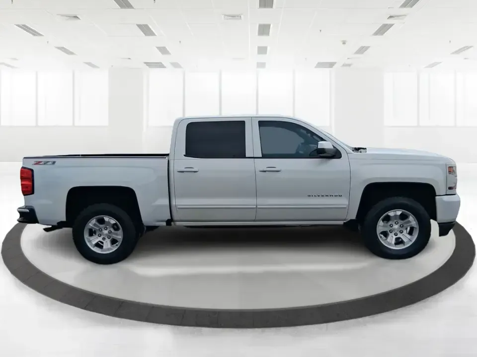 2017 Chevrolet Silverado 1500 2LT (3GCUKREH9HG) with an 4.3L V6 OHV 12V engine, 6A transmission, located at 8750 N County Rd 25A, Piqua, OH, 45356, (937) 908-9800, 40.164391, -84.232513 - Need a truck that can handle weekday work runs, weekend projects, and spontaneous road trips out toward Caesar Creek or up I75 without feeling like a compromise? This 2017 Chevrolet Silverado 1500 2LT Crew Cab 4WD is built for real life in the Miami Valley-roomy enough for friends or family, strong - Photo#1