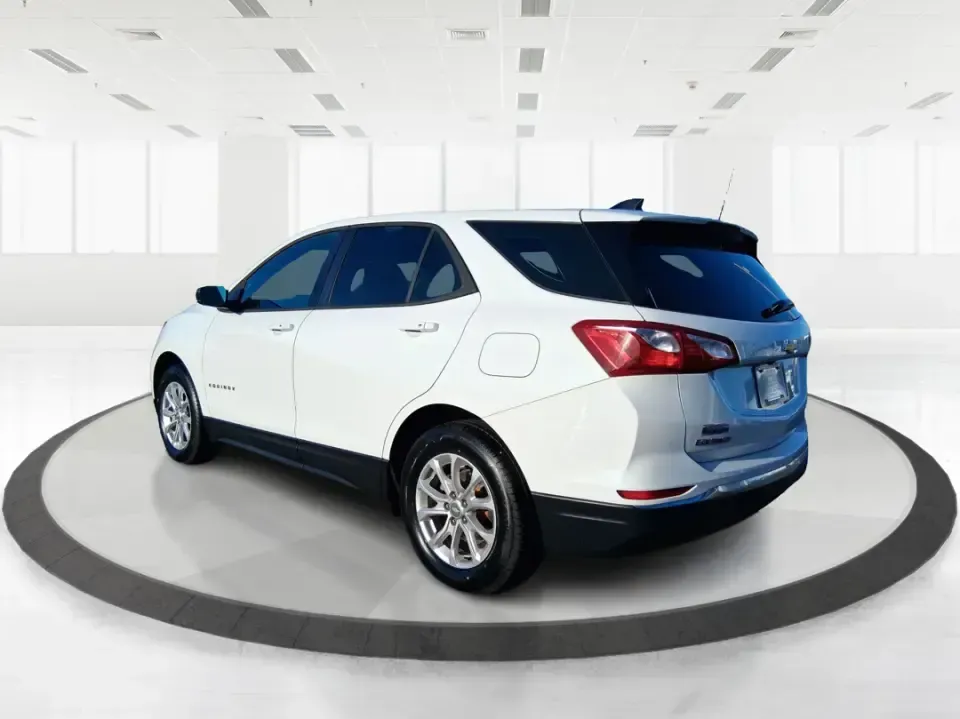 2018 Chevrolet Equinox LS (3GNAXHEV0JS) with an 1.5L I-4 gasoline direct injection engine, 6A transmission, located at 1951 S Dayton Lakeview Rd., New Carlisle, OH, 45344, (937) 908-9800, 39.890999, -84.050255 - 2018 Chevrolet Equinox LS - Photo#4