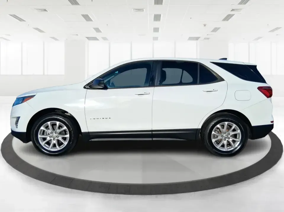 2018 Chevrolet Equinox LS (3GNAXHEV0JS) with an 1.5L I-4 gasoline direct injection engine, 6A transmission, located at 1951 S Dayton Lakeview Rd., New Carlisle, OH, 45344, (937) 908-9800, 39.890999, -84.050255 - 2018 Chevrolet Equinox LS - Photo#5