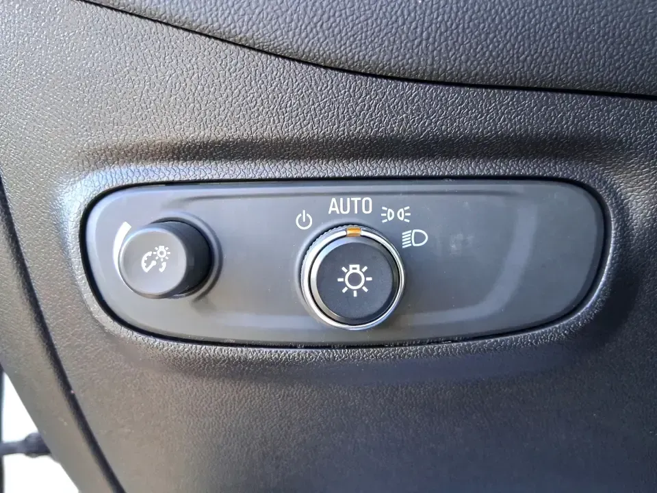 2018 Chevrolet Equinox LS (3GNAXHEV0JS) with an 1.5L I-4 gasoline direct injection engine, 6A transmission, located at 1951 S Dayton Lakeview Rd., New Carlisle, OH, 45344, (937) 908-9800, 39.890999, -84.050255 - 2018 Chevrolet Equinox LS - Photo#17