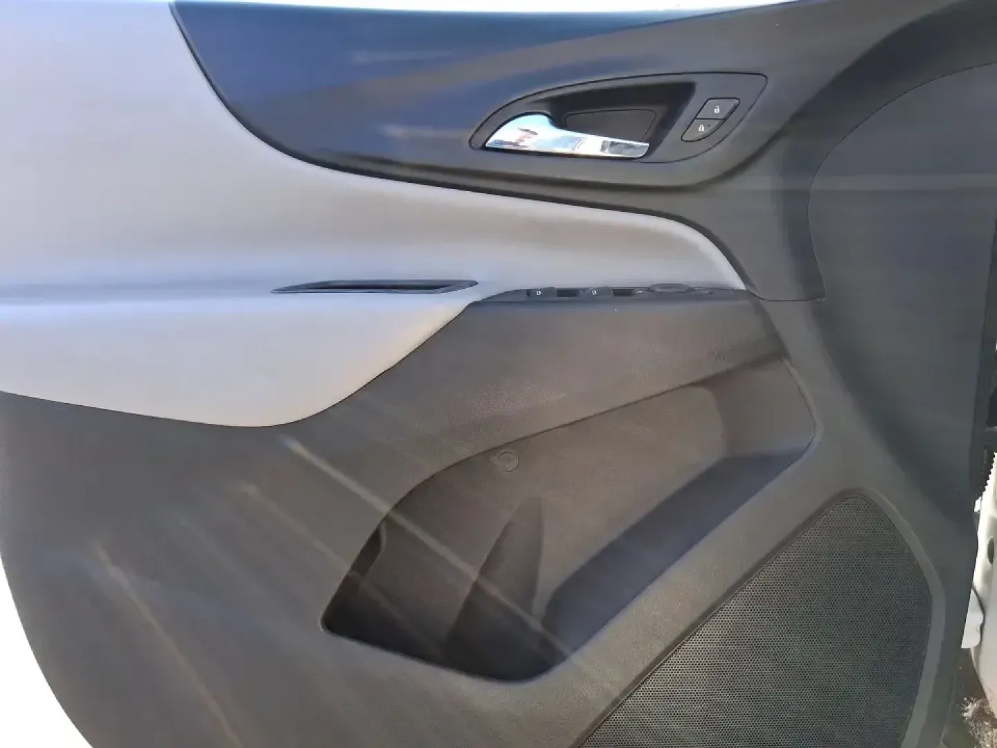 2018 Chevrolet Equinox LS (3GNAXHEV0JS) with an 1.5L I-4 gasoline direct injection engine, 6A transmission, located at 1951 S Dayton Lakeview Rd., New Carlisle, OH, 45344, (937) 908-9800, 39.890999, -84.050255 - Picture your next Ohio weekend: groceries and sports gear loaded up, the kids comfortable in back, and you're cruising from New Carlisle to Dayton or Springfield with a small SUV that's easy to park, confident on I70, and efficient enough for daily commuting. This 2018 Chevrolet Equinox LS is built - Photo#18