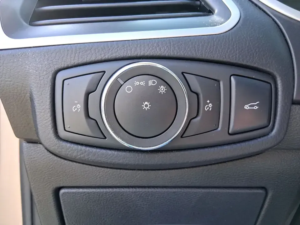 2017 Ford Edge SEL (2FMPK3J92HB) with an 2.0L L4 DOHC 16V engine, 6A transmission, located at 1099 N County Rd 25A, Troy, OH, 45373, (937) 908-9800, 40.057079, -84.212883 - Load up the family, point the hood toward I75, and make every errand or weekend getaway feel easier in this 2017 Ford Edge SEL-an SUV that's sized just right for school drop-offs, long commutes to Dayton, and quick escapes to places like Charleston Falls Preserve or a Saturday stroll around the Troy - Photo#16