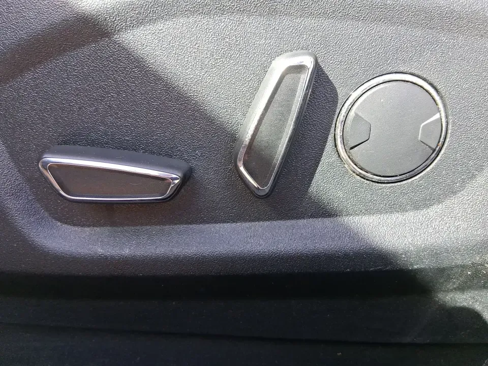 2017 Ford Edge SEL (2FMPK3J92HB) with an 2.0L L4 DOHC 16V engine, 6A transmission, located at 1099 N County Rd 25A, Troy, OH, 45373, (937) 908-9800, 40.057079, -84.212883 - Load up the family, point the hood toward I75, and make every errand or weekend getaway feel easier in this 2017 Ford Edge SEL-an SUV that's sized just right for school drop-offs, long commutes to Dayton, and quick escapes to places like Charleston Falls Preserve or a Saturday stroll around the Troy - Photo#17