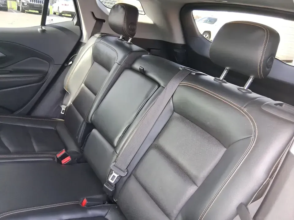 2019 GMC Terrain SLT (3GKALVEV0KL) with an 1.4L L4 DOHC 16V TURBO engine, 6A transmission, located at 1099 N County Rd 25A, Troy, OH, 45373, (937) 908-9800, 40.057079, -84.212883 - Weekend getaways to Hocking Hills, ski trips up I-75, and daily school-and-work shuttles around Miami County all feel easier in a compact SUV that's comfortable, confident, and ready for changing Ohio weather. This 2019 GMC Terrain SLT in Quicksilver Metallic fits that lifestyle with a refined cabin - Photo#9