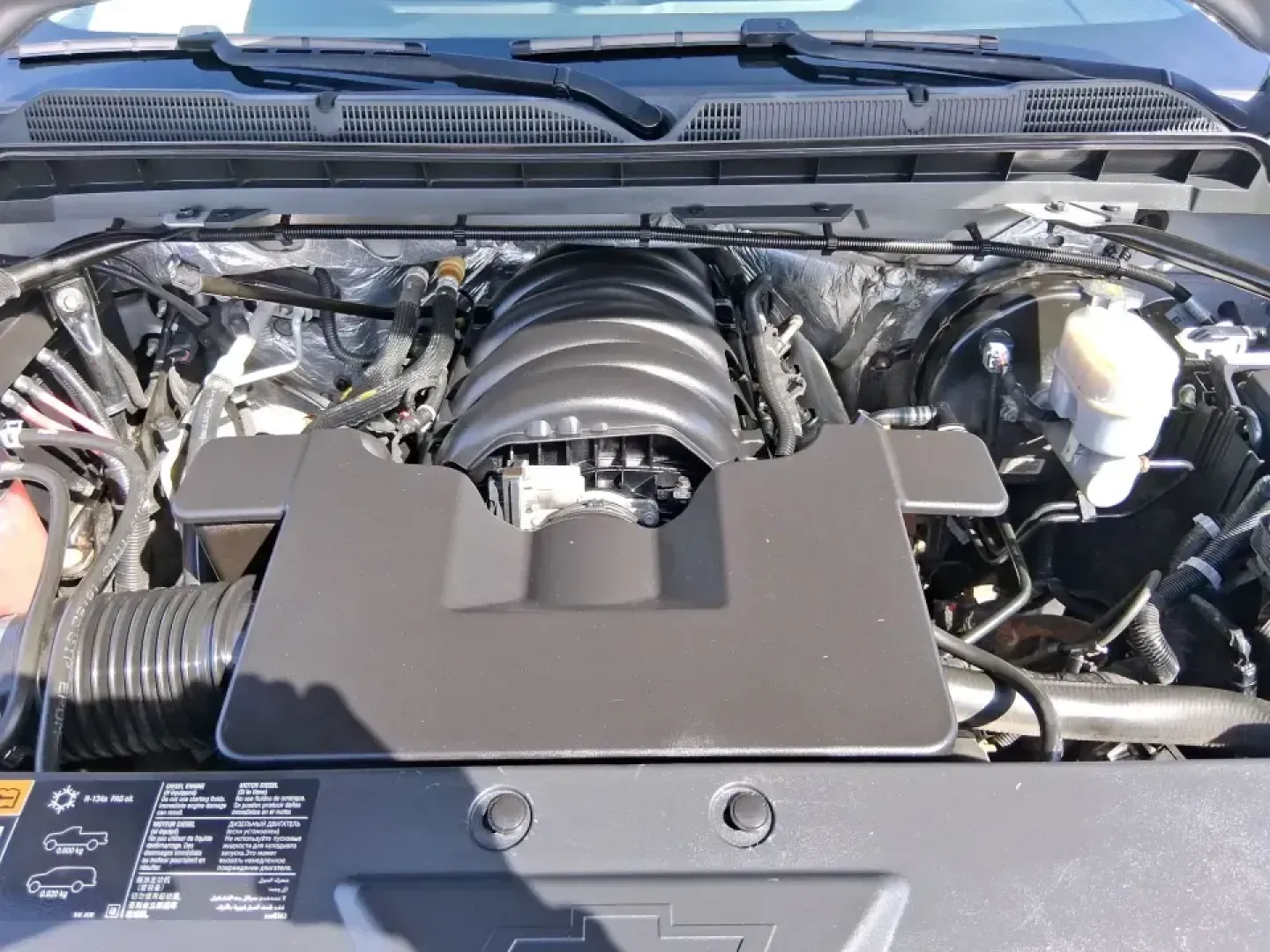 2016 Chevrolet Silverado 1500 1LT (1GCVKREC0GZ) with an EcoTec3 4.3L V-6 gasoline direct injection engine, 6A transmission, located at 4508 South Dixie Dr, Moraine, OH, 45439, (937) 908-9800, 39.689976, -84.218452 - Need a truck that can handle weekday work runs, weekend projects, and Ohio weather without flinching? This 2016 Chevrolet Silverado 1500 1LT Double Cab in Silver Ice Metallic is built for real life in Moraine-whether you're hauling supplies for a home upgrade, towing for a camping trip, or simply wa - Photo#11