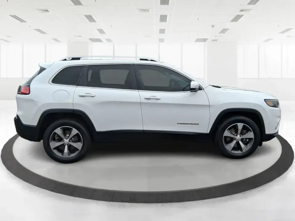 2019 Jeep Cherokee Limited 4x4 (1C4PJMDX5KD) with an 3.2L V6 DOHC 24V engine, 9A transmission, located at 1184 Kauffman Ave, Fairborn, OH, 45324, (937) 908-9800, 39.807072, -84.030914 - Load up the family, point the hood toward the next weekend getaway, and let the road decide the plan-this 2019 Jeep Cherokee Limited 4x4 is built for real-life Ohio driving, from rainy school runs to spontaneous trips up I75. With confident 4x4 capability, a smooth 9-speed automatic, and a strong 3. - Photo#1