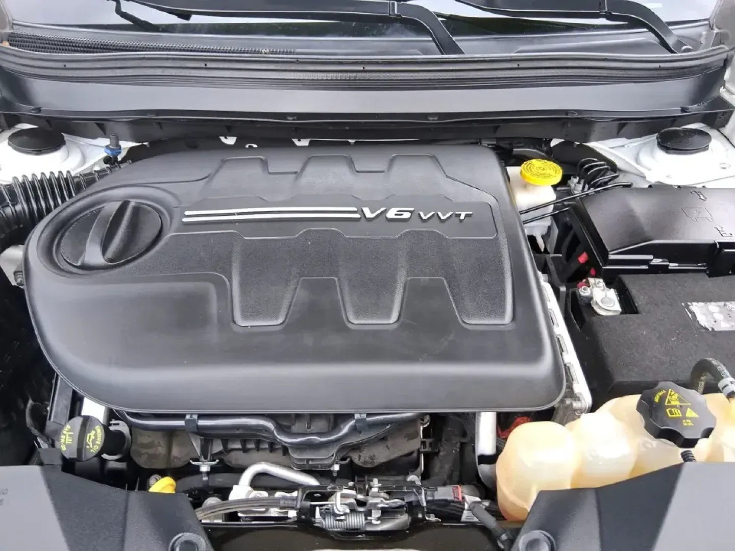 2019 Jeep Cherokee Limited 4x4 (1C4PJMDX5KD) with an 3.2L V6 DOHC 24V engine, 9A transmission, located at 1184 Kauffman Ave, Fairborn, OH, 45324, (937) 908-9800, 39.807072, -84.030914 - Load up the family, point the hood toward the next weekend getaway, and let the road decide the plan-this 2019 Jeep Cherokee Limited 4x4 is built for real-life Ohio driving, from rainy school runs to spontaneous trips up I75. With confident 4x4 capability, a smooth 9-speed automatic, and a strong 3.- Photo#11