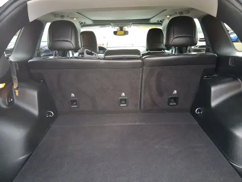 2019 Jeep Cherokee Limited 4x4 (1C4PJMDX5KD) with an 3.2L V6 DOHC 24V engine, 9A transmission, located at 1184 Kauffman Ave, Fairborn, OH, 45324, (937) 908-9800, 39.807072, -84.030914 - Load up the family, point the hood toward the next weekend getaway, and let the road decide the plan-this 2019 Jeep Cherokee Limited 4x4 is built for real-life Ohio driving, from rainy school runs to spontaneous trips up I75. With confident 4x4 capability, a smooth 9-speed automatic, and a strong 3. - Photo#12