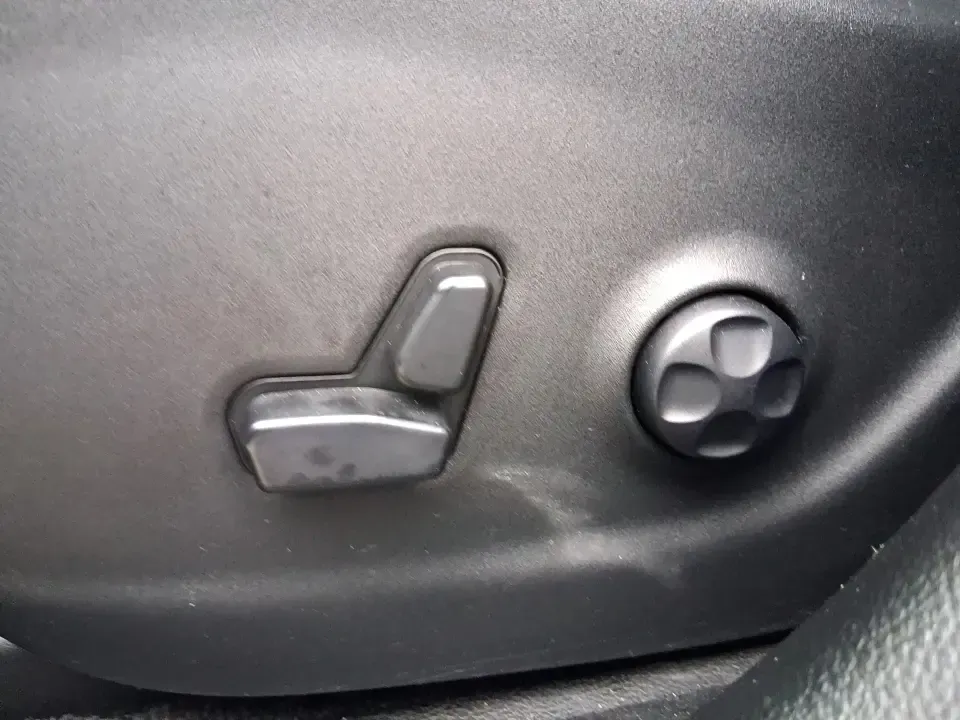 2019 Jeep Cherokee Limited 4x4 (1C4PJMDX5KD) with an 3.2L V6 DOHC 24V engine, 9A transmission, located at 1184 Kauffman Ave, Fairborn, OH, 45324, (937) 908-9800, 39.807072, -84.030914 - Load up the family, point the hood toward the next weekend getaway, and let the road decide the plan-this 2019 Jeep Cherokee Limited 4x4 is built for real-life Ohio driving, from rainy school runs to spontaneous trips up I75. With confident 4x4 capability, a smooth 9-speed automatic, and a strong 3. - Photo#18