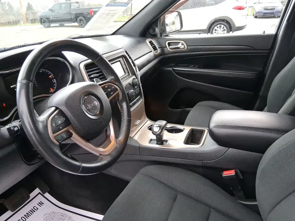 2015 Jeep Grand Cherokee Laredo (1C4RJFAG5FC) with an 3.6L V-6 DOHC engine, 8-Speed Automatic transmission, located at 1951 S Dayton Lakeview Rd., New Carlisle, OH, 45344, (937) 908-9800, 39.890999, -84.050255 - Need one SUV that can handle school drop-offs in the morning, a smooth I75 commute at lunchtime, and a last-minute weekend escape to the Miami Valley trails? This 2015 Jeep Grand Cherokee Laredo 4WD is built for real life in Troy, Ohio-comfortable enough for daily driving, confident enough for unpre - Photo#9