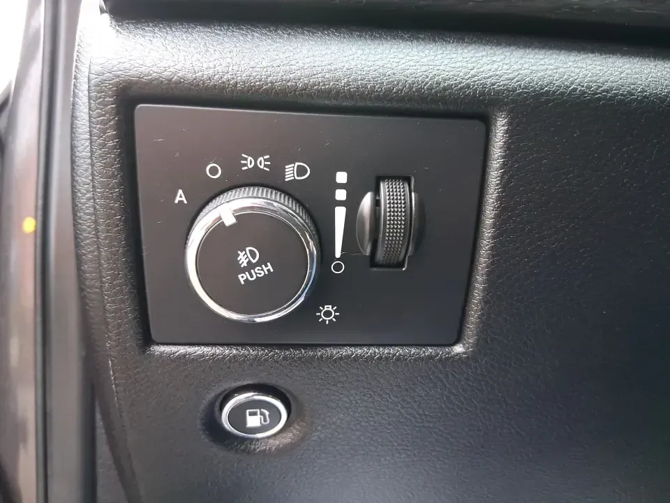 2015 Jeep Grand Cherokee Laredo (1C4RJFAG5FC) with an 3.6L V-6 DOHC engine, 8-Speed Automatic transmission, located at 1951 S Dayton Lakeview Rd., New Carlisle, OH, 45344, (937) 908-9800, 39.890999, -84.050255 - Need one SUV that can handle school drop-offs in the morning, a smooth I75 commute at lunchtime, and a last-minute weekend escape to the Miami Valley trails? This 2015 Jeep Grand Cherokee Laredo 4WD is built for real life in Troy, Ohio-comfortable enough for daily driving, confident enough for unpre - Photo#17