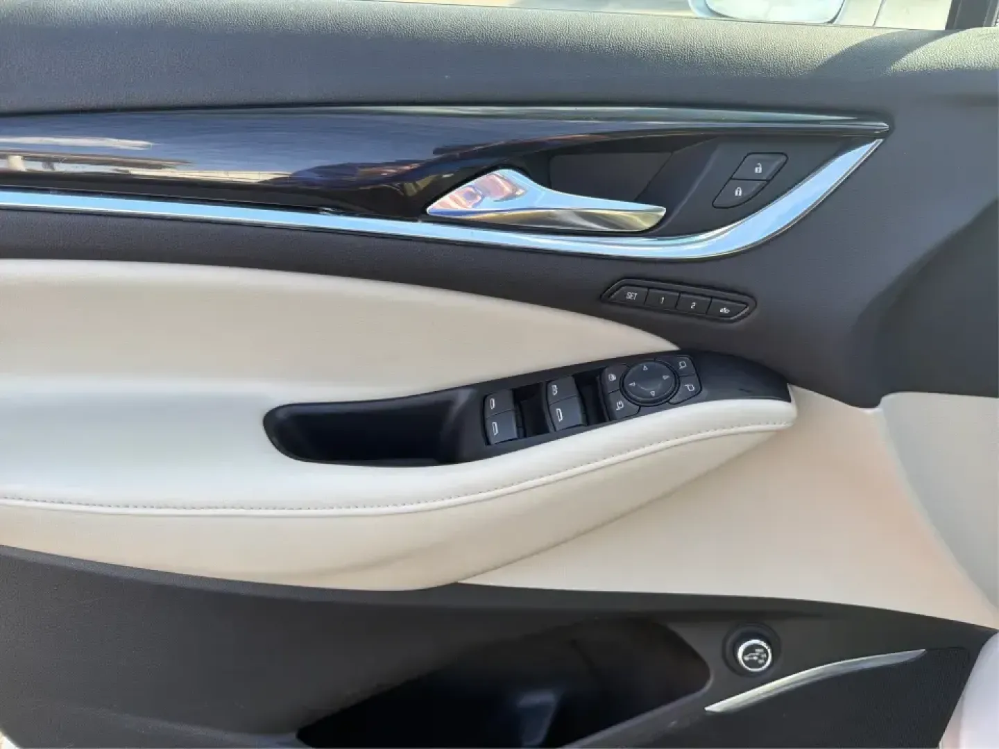 2018 Buick Enclave Premium (5GAEVBKW6JJ) with an 3.6L V-6 gasoline direct injection engine, 9A transmission, located at 1230 East Main St, Xenia, OH, 45385, (937) 908-9800, 39.688026, -83.910172 - Pack the kids, queue up a playlist, and point the nose toward your next weekend getaway-this 2018 Buick Enclave Premium is built for real life in Troy, Ohio, whether you're doing school drop-offs, a long commute down I-75, or a comfortable road trip to Dayton, Columbus, or the Miami Valley. With thr - Photo#19