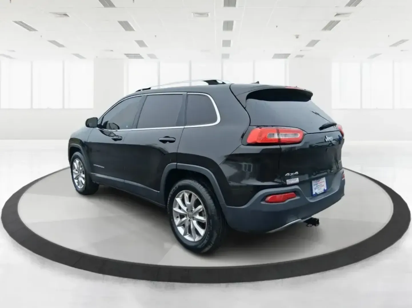 2015 Jeep Cherokee Limited (1C4PJMDBXFW) with an 2.4L L4 DOHC 16V engine, 9-Speed Automatic transmission, located at 401 Woodman Dr, Riverside, OH, 45431, (937) 908-9800, 39.760899, -84.123421 - Need one vehicle that can handle the weekday grind and still feel ready for a last-minute getaway? This 2015 Jeep Cherokee Limited 4WD in Brilliant Black Crystal Pearlcoat is built for Riverside life-comfortable for daily commutes, confident in Ohio weather, and versatile enough for road trips, socc - Photo#4