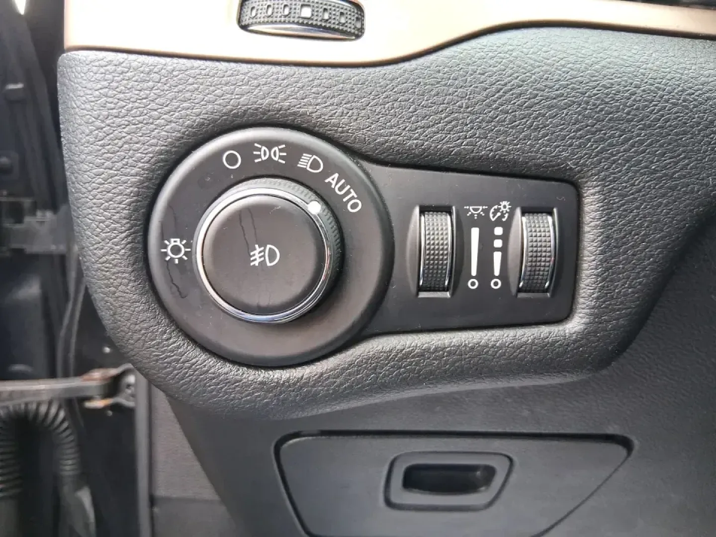 2015 Jeep Cherokee Limited (1C4PJMDBXFW) with an 2.4L L4 DOHC 16V engine, 9-Speed Automatic transmission, located at 401 Woodman Dr, Riverside, OH, 45431, (937) 908-9800, 39.760899, -84.123421 - Need one vehicle that can handle the weekday grind and still feel ready for a last-minute getaway? This 2015 Jeep Cherokee Limited 4WD in Brilliant Black Crystal Pearlcoat is built for Riverside life-comfortable for daily commutes, confident in Ohio weather, and versatile enough for road trips, socc - Photo#17