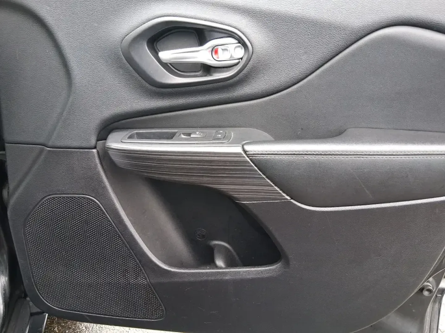 2015 Jeep Cherokee Limited (1C4PJMDBXFW) with an 2.4L L4 DOHC 16V engine, 9-Speed Automatic transmission, located at 401 Woodman Dr, Riverside, OH, 45431, (937) 908-9800, 39.760899, -84.123421 - Need one vehicle that can handle the weekday grind and still feel ready for a last-minute getaway? This 2015 Jeep Cherokee Limited 4WD in Brilliant Black Crystal Pearlcoat is built for Riverside life-comfortable for daily commutes, confident in Ohio weather, and versatile enough for road trips, socc - Photo#20