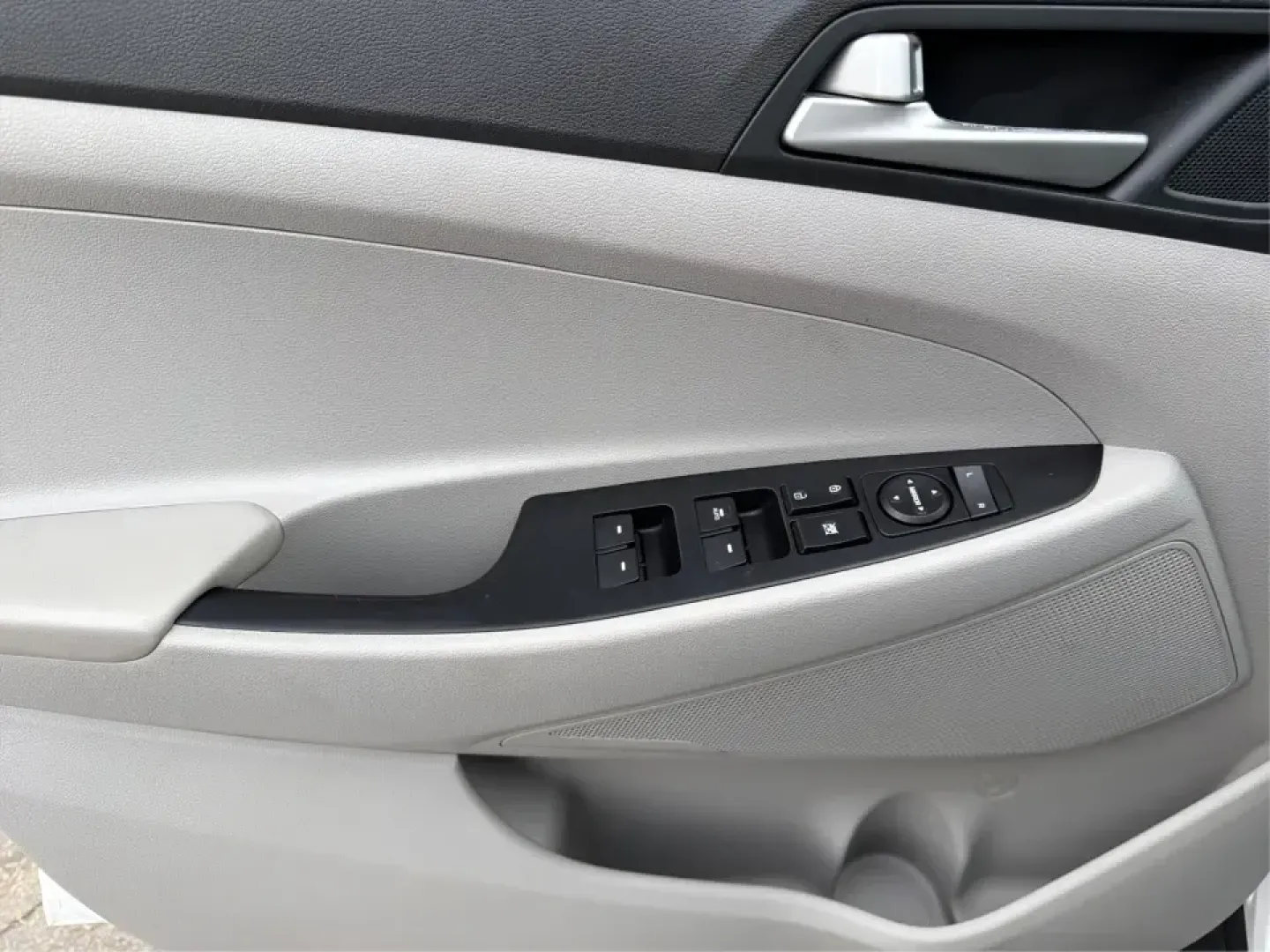 2019 Hyundai Tucson Value (KM8J33A41KU) with an Nu 2L I-4 gasoline direct injection engine, 6A transmission, located at 8750 N County Rd 25A, Piqua, OH, 45356, (937) 908-9800, 40.164391, -84.232513 - Picture your next Ohio weekend: loading up the cooler, tossing sports gear in the back, and cruising from Piqua to a family cookout or a quick getaway-without stressing about space, comfort, or the road ahead. This **2019 Hyundai Tucson Value** in **White Pearl** is the kind of compact SUV that fits - Photo#18