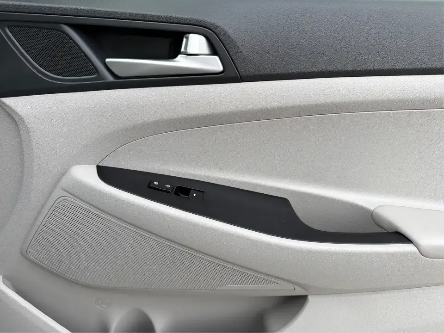 2019 Hyundai Tucson Value (KM8J33A41KU) with an Nu 2L I-4 gasoline direct injection engine, 6A transmission, located at 8750 N County Rd 25A, Piqua, OH, 45356, (937) 908-9800, 40.164391, -84.232513 - Picture your next Ohio weekend: loading up the cooler, tossing sports gear in the back, and cruising from Piqua to a family cookout or a quick getaway-without stressing about space, comfort, or the road ahead. This **2019 Hyundai Tucson Value** in **White Pearl** is the kind of compact SUV that fits - Photo#19