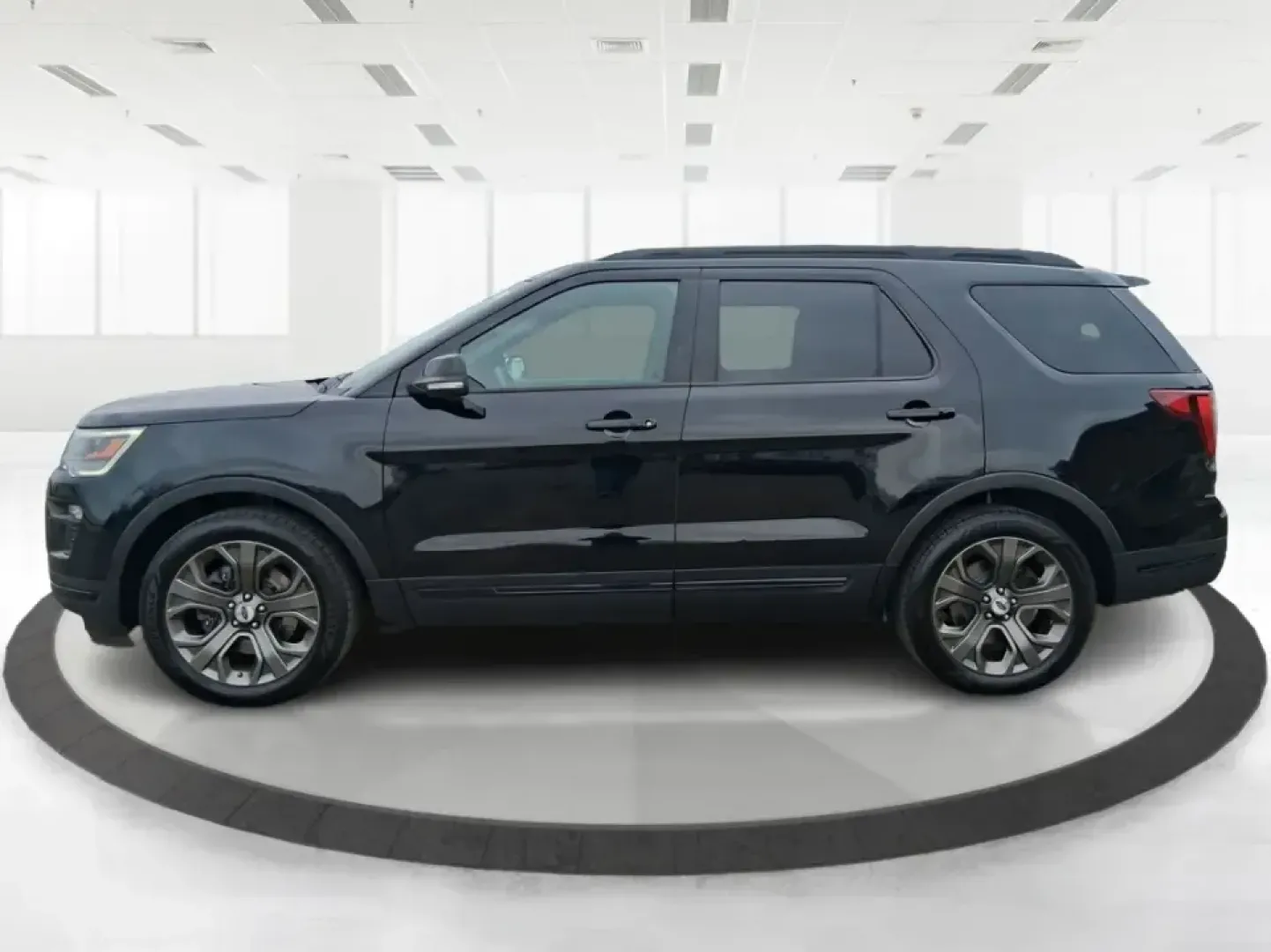 2018 Ford Explorer Sport (1FM5K8GT1JG) with an EcoBoost 3.5L V-6 gasoline direct injection engine, 6A transmission, located at 401 Woodman Dr, Riverside, OH, 45431, (937) 908-9800, 39.760899, -84.123421 - Life moves fast in the Miami Valley-school drop-offs, long commutes, weekend tournaments, and spontaneous road trips down I675 or over to Downtown Dayton-and you need an SUV that can keep up comfortably in every season. This 2018 Ford Explorer Sport in Shadow Black is built for families, commuters, - Photo#5