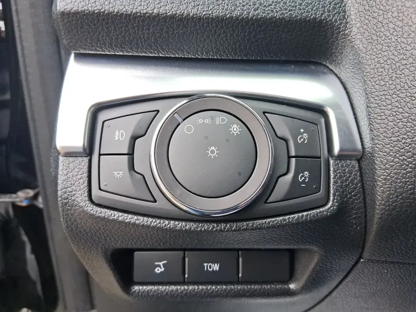 2018 Ford Explorer Sport (1FM5K8GT1JG) with an EcoBoost 3.5L V-6 gasoline direct injection engine, 6A transmission, located at 401 Woodman Dr, Riverside, OH, 45431, (937) 908-9800, 39.760899, -84.123421 - Life moves fast in the Miami Valley-school drop-offs, long commutes, weekend tournaments, and spontaneous road trips down I675 or over to Downtown Dayton-and you need an SUV that can keep up comfortably in every season. This 2018 Ford Explorer Sport in Shadow Black is built for families, commuters, - Photo#17