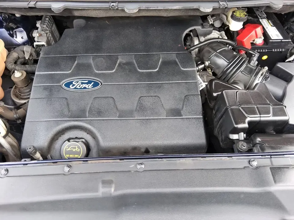 2015 Ford Edge SEL (2FMPK4J88FB) with an 3.5L V6 DOHC 24V engine, 6A transmission, located at 1099 N County Rd 25A, Troy, OH, 45373, (937) 908-9800, 40.057079, -84.212883 - Picture your next Ohio weekend: a quick grocery run through New Carlisle turns into a spontaneous drive out toward the Mad River, a family outing near the Clark County Fairgrounds, or an easy road trip down I70 and I675 with everyone comfortable and your gear packed. This 2015 Ford Edge SEL is built - Photo#11