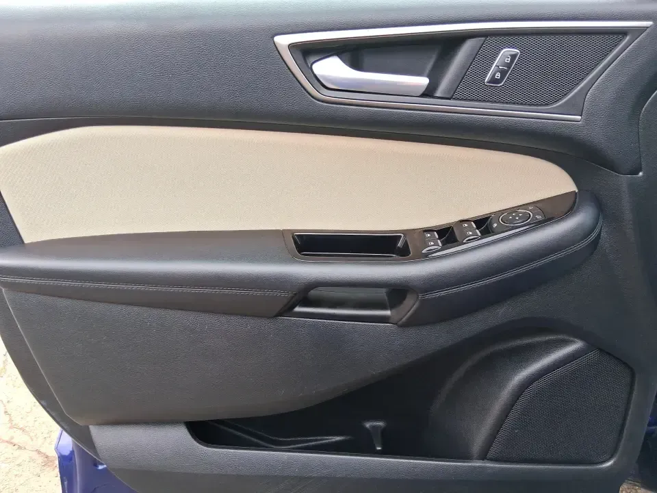 2015 Ford Edge SEL (2FMPK4J88FB) with an 3.5L V6 DOHC 24V engine, 6A transmission, located at 1099 N County Rd 25A, Troy, OH, 45373, (937) 908-9800, 40.057079, -84.212883 - Picture your next Ohio weekend: a quick grocery run through New Carlisle turns into a spontaneous drive out toward the Mad River, a family outing near the Clark County Fairgrounds, or an easy road trip down I70 and I675 with everyone comfortable and your gear packed. This 2015 Ford Edge SEL is built - Photo#19