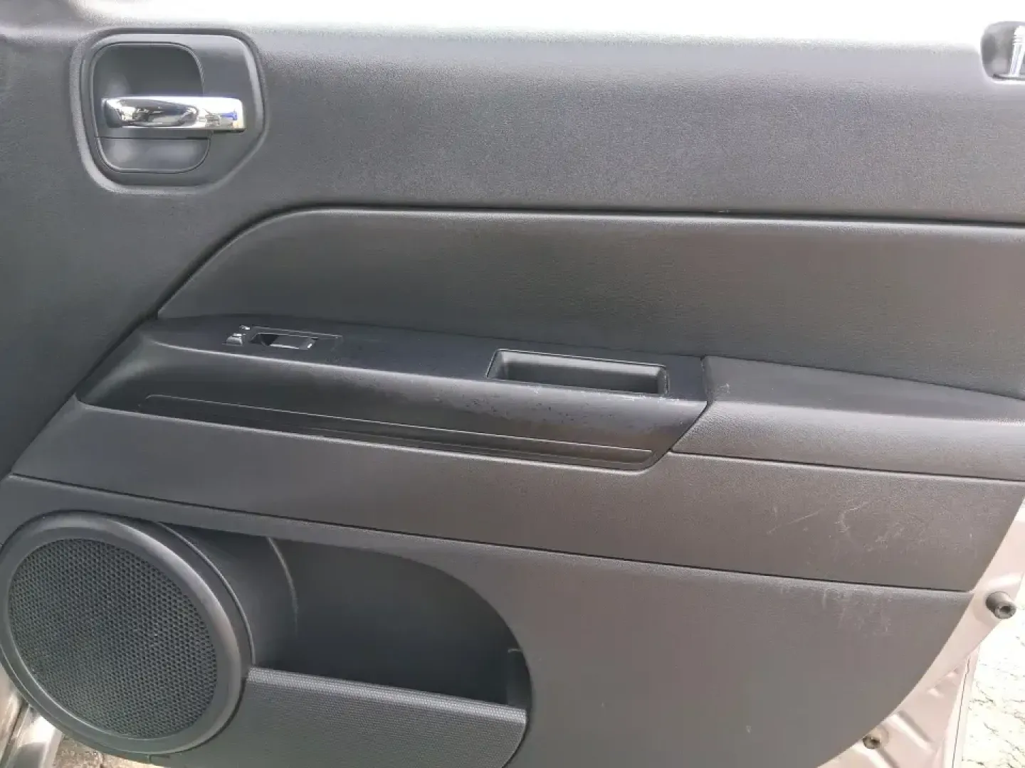 2016 Jeep Patriot Sport (1C4NJRBB2GD) with an 2.4L I-4 DOHC engine, located at 1230 East Main St, Xenia, OH, 45385, (937) 908-9800, 39.688026, -83.910172 - Ready for weekend escapes to John Bryan State Park, a confident commute down US-35, or a practical SUV that can handle Ohio's surprise weather? This 2016 Jeep Patriot Sport in Billet Silver Metallic Clearcoat is built for drivers who want everyday flexibility-room for errands and gear, sure-footed c - Photo#18