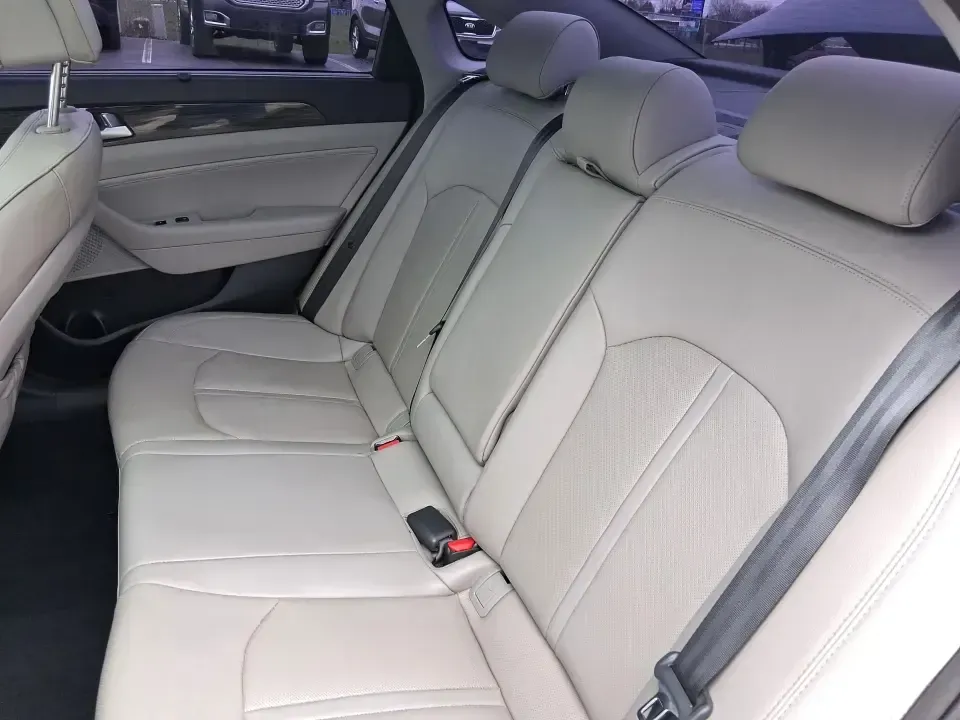 2015 Hyundai Sonata Limited (5NPE34AF5FH) with an 2.4L I-4 gasoline direct injection engine, 6-Speed Automatic transmission, located at 1099 N County Rd 25A, Troy, OH, 45373, (937) 908-9800, 40.057079, -84.212883 - Picture your next week going smoother: an easy highway commute up I75, a comfortable school drop-off run through Piqua, and a weekend drive to the Miami County Fairgrounds-all in a sedan that feels upscale without the upscale price. This **2015 Hyundai Sonata Limited** in **Lakeside Blue** is built - Photo#10