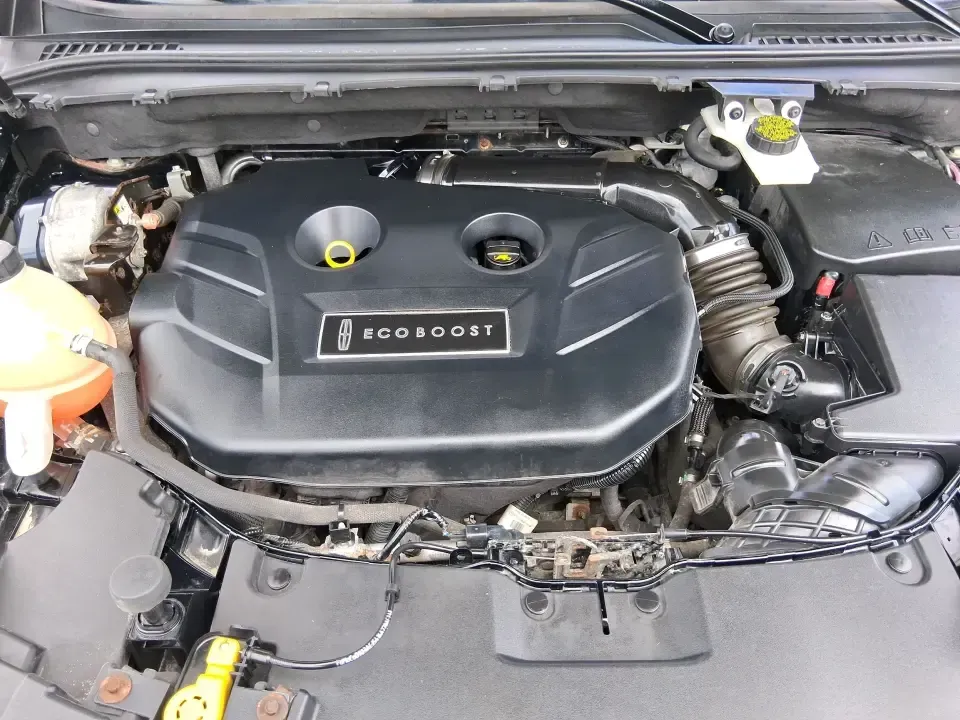 2017 Lincoln MKC Reserve (5LMCJ3D97HU) with an 2.0L L4 DOHC 16V engine, 6A transmission, located at 8750 N County Rd 25A, Piqua, OH, 45356, (937) 908-9800, 40.164391, -84.232513 - Picture your next road trip starting in Piqua with the family loaded up, playlists queued, and plenty of room for luggage-then finishing the day with a quiet, comfortable drive home on I75. This 2017 Lincoln MKC Reserve SUV is built for real life: long commutes, weekend getaways to Indian Lake, and - Photo#11