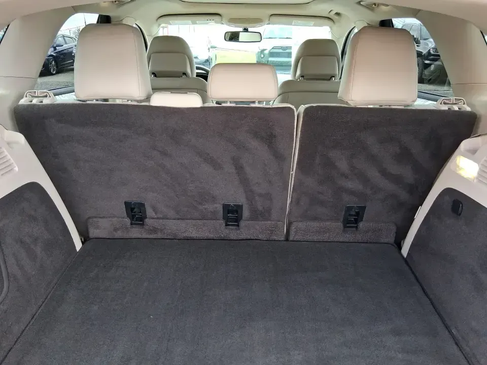 2017 Lincoln MKC Reserve (5LMCJ3D97HU) with an 2.0L L4 DOHC 16V engine, 6A transmission, located at 8750 N County Rd 25A, Piqua, OH, 45356, (937) 908-9800, 40.164391, -84.232513 - Picture your next road trip starting in Piqua with the family loaded up, playlists queued, and plenty of room for luggage-then finishing the day with a quiet, comfortable drive home on I75. This 2017 Lincoln MKC Reserve SUV is built for real life: long commutes, weekend getaways to Indian Lake, and - Photo#12