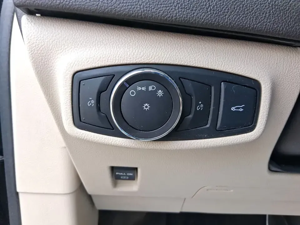 2017 Lincoln MKC Reserve (5LMCJ3D97HU) with an 2.0L L4 DOHC 16V engine, 6A transmission, located at 8750 N County Rd 25A, Piqua, OH, 45356, (937) 908-9800, 40.164391, -84.232513 - Picture your next road trip starting in Piqua with the family loaded up, playlists queued, and plenty of room for luggage-then finishing the day with a quiet, comfortable drive home on I75. This 2017 Lincoln MKC Reserve SUV is built for real life: long commutes, weekend getaways to Indian Lake, and - Photo#17