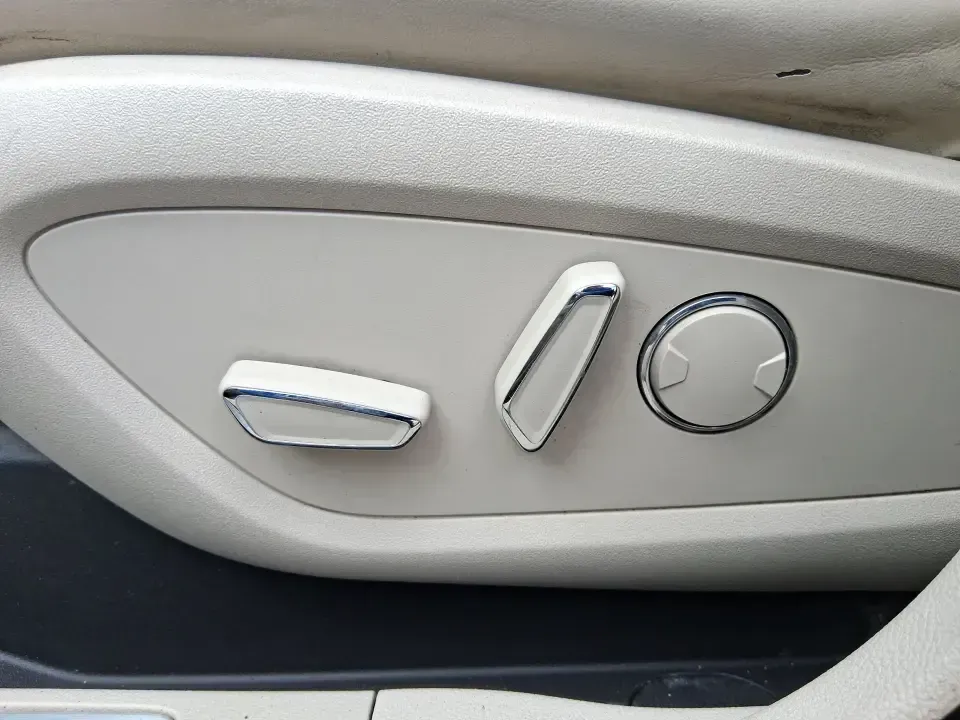 2017 Lincoln MKC Reserve (5LMCJ3D97HU) with an 2.0L L4 DOHC 16V engine, 6A transmission, located at 8750 N County Rd 25A, Piqua, OH, 45356, (937) 908-9800, 40.164391, -84.232513 - Picture your next road trip starting in Piqua with the family loaded up, playlists queued, and plenty of room for luggage-then finishing the day with a quiet, comfortable drive home on I75. This 2017 Lincoln MKC Reserve SUV is built for real life: long commutes, weekend getaways to Indian Lake, and - Photo#18