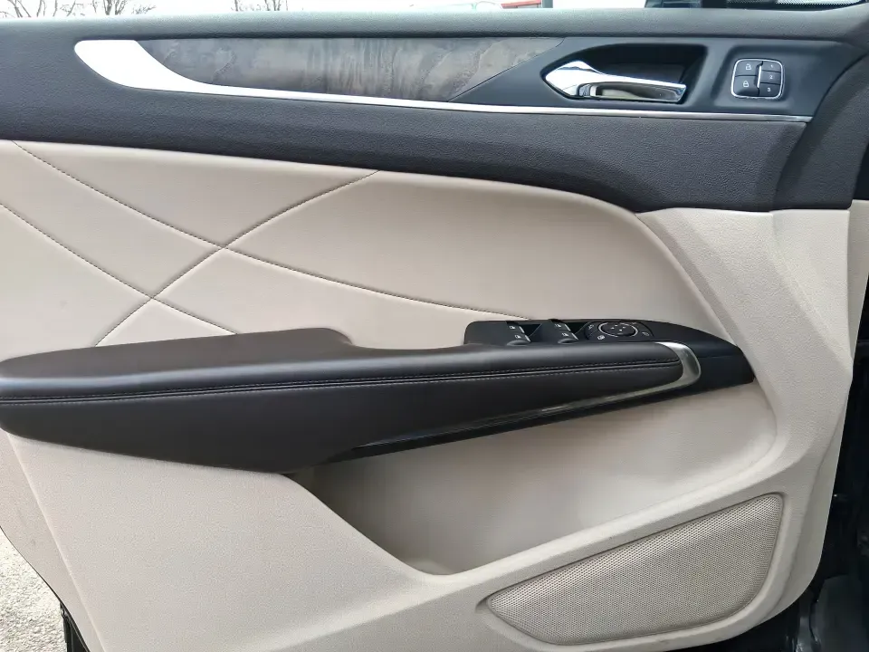 2017 Lincoln MKC Reserve (5LMCJ3D97HU) with an 2.0L L4 DOHC 16V engine, 6A transmission, located at 8750 N County Rd 25A, Piqua, OH, 45356, (937) 908-9800, 40.164391, -84.232513 - Picture your next road trip starting in Piqua with the family loaded up, playlists queued, and plenty of room for luggage-then finishing the day with a quiet, comfortable drive home on I75. This 2017 Lincoln MKC Reserve SUV is built for real life: long commutes, weekend getaways to Indian Lake, and - Photo#19