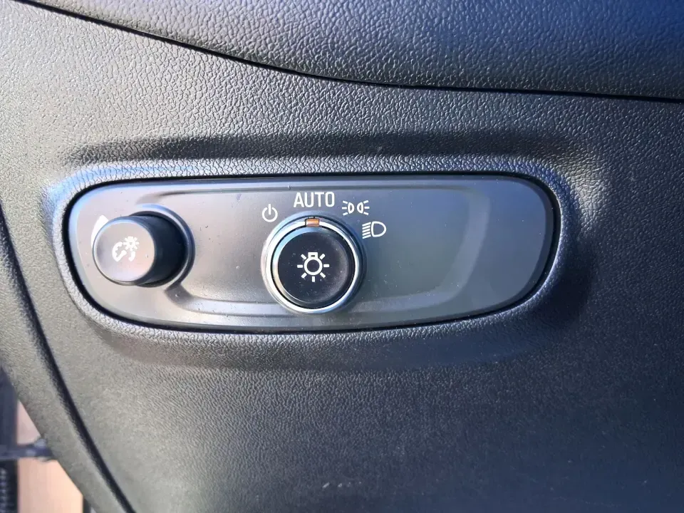 2019 Chevrolet Equinox LS 2WD (2GNAXHEV3K6) with an 1.5L L4 DIR DOHC 16V TURBO engine, 6A transmission, located at 4508 South Dixie Dr, Moraine, OH, 45439, (937) 908-9800, 39.689976, -84.218452 - Need a smart, comfortable SUV for the daily commute down South Dixie Drive, school drop-offs, and weekend runs to Cox Arboretum or Carillon Historical Park? This 2019 Chevrolet Equinox LS is built for real-life Ohio driving-roomy enough for growing families, efficient for long commutes toward Downto- Photo#17
