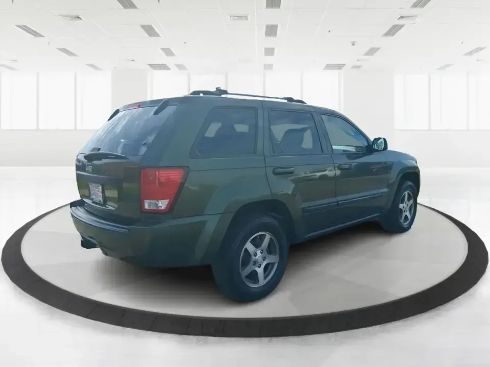 2007 Jeep Grand Cherokee Laredo (1J8GR48K47C) with an 3.7L V6 SOHC 12V engine, 5-Speed Automatic Overdrive transmission, located at 880 E. National Road, Vandalia, OH, 45377, (937) 908-9800, 39.891918, -84.183594 - Weekend getaways to the trails, winter commutes on slick Ohio roads, and family errands across town all get easier when you're in a capable SUV with true 4WD confidence. This **2007 Jeep Grand Cherokee Laredo** is built for drivers who want classic Jeep utility without giving up everyday comfort-ide - Photo#2