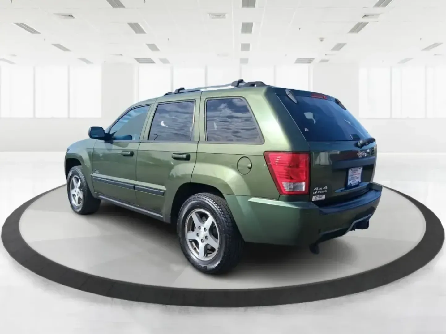 2007 Jeep Grand Cherokee Laredo (1J8GR48K47C) with an 3.7L V6 SOHC 12V engine, 5-Speed Automatic Overdrive transmission, located at 1951 S Dayton Lakeview Rd., New Carlisle, OH, 45344, (937) 908-9800, 39.890999, -84.050255 - Weekend getaways to the trails, winter commutes on slick Ohio roads, and family errands across town all get easier when you're in a capable SUV with true 4WD confidence. This **2007 Jeep Grand Cherokee Laredo** is built for drivers who want classic Jeep utility without giving up everyday comfort-ide - Photo#4