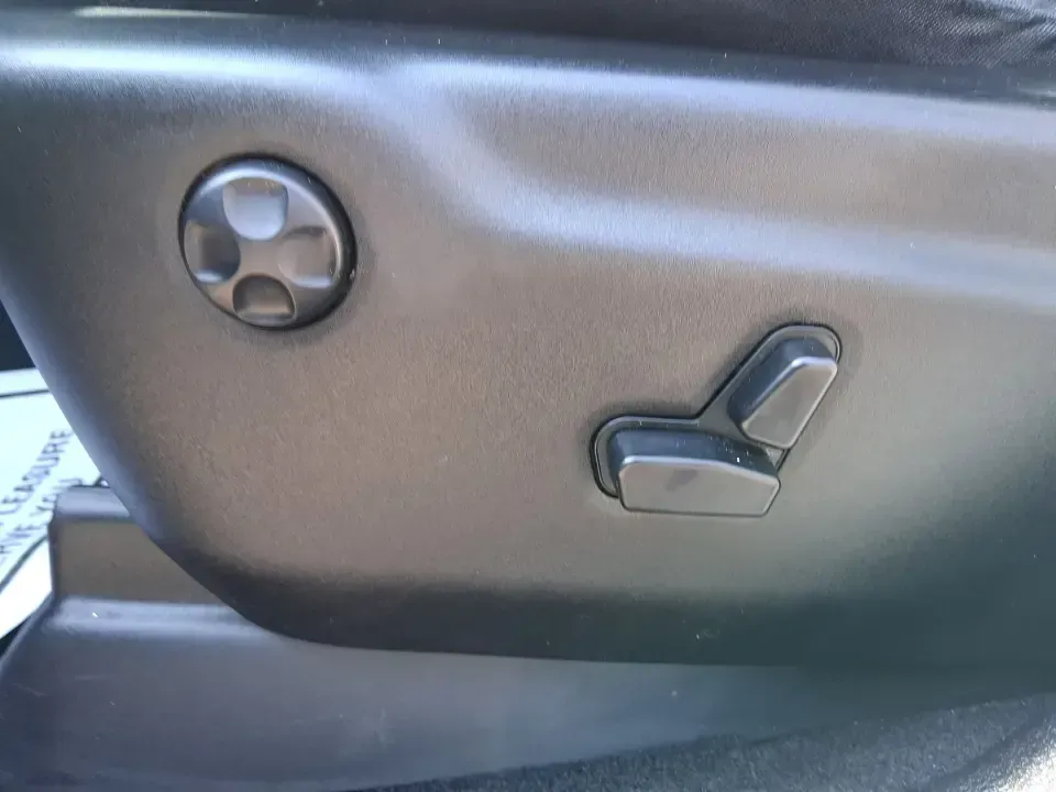 2015 Jeep Grand Cherokee Laredo (1C4RJFAG4FC) with an 3.6L V-6 DOHC engine, 8-Speed Automatic transmission, located at 1230 East Main St, Xenia, OH, 45385, (937) 908-9800, 39.688026, -83.910172 - Weekend getaways to Hocking Hills, confident winter drives to work, and comfortable family errands around town all get easier in a capable SUV like this 2015 Jeep Grand Cherokee Laredo 4WD. Finished in Maximum Steel Metallic Clearcoat, this Grand Cherokee blends rugged Jeep attitude with everyday co - Photo#18