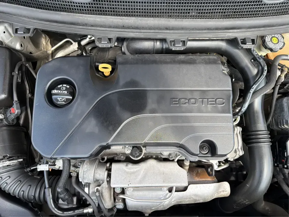 2018 Chevrolet Cruze LT Auto (3G1BE6SM8JS) with an 1.4L I-4 gasoline direct injection engine, 6A transmission, located at 880 E. National Road, Vandalia, OH, 45377, (937) 908-9800, 39.891918, -84.183594 - Pack the car, cue up your favorite playlist, and head out for a weekend getaway-this 2018 Chevrolet Cruze LT Auto Hatchback is the kind of practical, fuel-sipping daily driver that also shines for road trips, errands, and campus or work commutes around Vandalia. With its easy-to-park hatchback versa - Photo#11